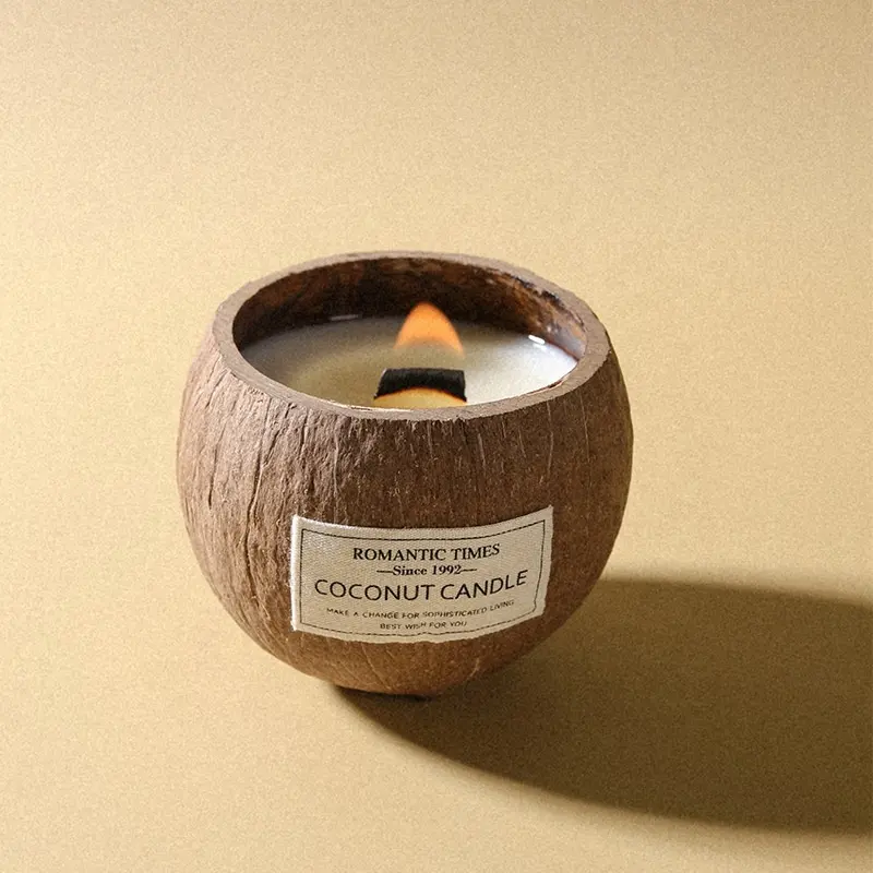 निर्माता थोक लोकप्रिय नई डिजाइन लक्जरी नारियल शैल कटोरे मोमबत्ती लकड़ी बाती सुगंधित सुगंध मोमबत्ती