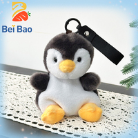 Porte-clés en peluche pingouin, poupée en peluche douce, pendentif de sac avec sangle en cuir, mini peluche pour machine à griffes, ornement à suspendre pour sac à dos, cadeau