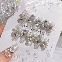 Ongles Press-on 3D de Haute Qualité avec Breloques et Diamants Scintillants – Ongles Press-on de Luxe Amande Moyenne – Vente en Gros