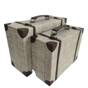 La fabbrica cinese produce una scatola di cartone quadrata antica per bambini vestiti per neonati con confezione regalo a forma di <span class=keywords><strong>valigia</strong></span> con manico - Product Image 3