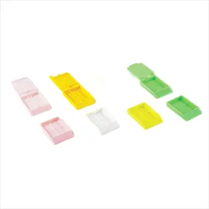 مستهلكات المختبرات POM البلاستيكية مستديرة/مربعة/شكل ثقوب الشريط كاسيت التضمين بألوان مختلفة