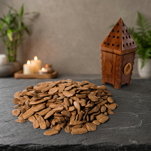 Sanai Al Namir Kayu Merauke Abuk 31 A, fragancia de madera de agar de grado intenso con vetas ámbar, para quienes buscan un aroma audaz. - Product Image 3