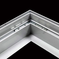 Cadre de boîte lumineuse en aluminium anodisé extrudé sur mesure, ODM personnalisé pour les kiosques publicitaires extérieurs commerciaux et les panneaux d'affichage.