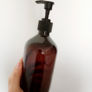 Bouteille de shampoing 300 ml 400 ml 500 ml en gros, flacon en plastique PET ambré avec pompe noire pour lotion, flacon de désinfectant pour les mains - Product Image 2