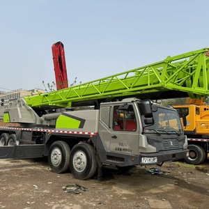 Grue de camion hydraulique de 70 tonnes ZOOMLION ZTC700V562-2 avec pièces de rechange pour moteur, pompe et boîte de vitesses PLC à vendre - Product Image 1