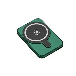 Yeni tasarım Mini güç bankası manyetik taşınabilir şarj cihazı kredi kartı tipi 15W manyetik kablosuz güç bankası IPhone 12 IPhone13