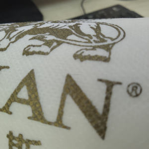 Белая нетканая сумка-тоут на заказ с завязками и фольгированным тиснением 52x63 см, оптовая продажа - Product Image 4