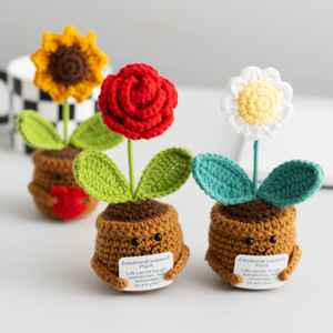 ของขวัญวันเกิดสำหรับวัยรุ่น ของขวัญสำหรับหลานๆ ของขวัญเล็กๆ น้อยๆ สำหรับผู้หญิง ผู้ชาย ของตกแต่งอารมณ์ดี ของขวัญถักโครเชต์ ดอกทานตะวัน ดอกเดซี่ กุหลาบแดงในกระถาง - Product Image 4