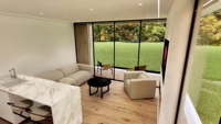 Tente d'hôtel ronde Safari imperméable et de luxe en bois massif préfabriqué pour les familles Airbnb