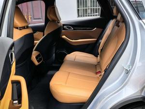 GEELY BOYUE L 2025 USADO, CUARTA GENERACIÓN, 1.5TD DCT, EDICIÓN SPLENDID JINXIU, 5 PUERTAS, 5 ASIENTOS, SUV, COLOR PLATEADO CON DETALLES MARRÓN - Product Image 5