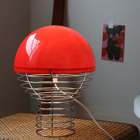 Lampe de table LED rétro Bauhaus en forme de champignon, abat-jour en verre jaune, base en fil métallique, lumière chaude pour la maison, l'hôtel, la chambre à coucher