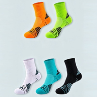Chaussettes de course pour hommes avec logo personnalisé, coussinées, en nylon/coton tricoté, absorbant la transpiration, antidérapantes, avec semelle épaisse en tissu éponge, respirantes