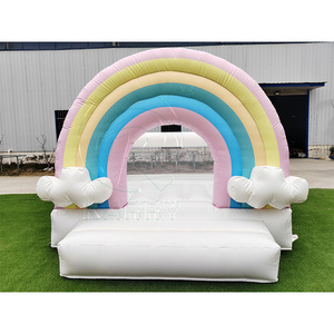 Casa Inflable de Brinco con Diseño de Arcoíris Pastel y Nubes Blancas - PVC Comercial Personalizable para Alquiler de Fiestas Infantiles en Interiores/Exteriores - Product Image 1
