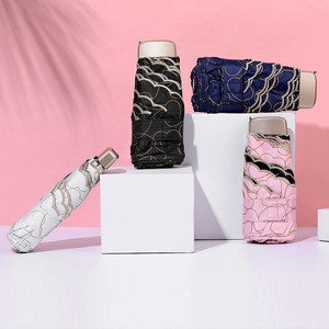 Atacado <span class=keywords><strong>Mini</strong></span> Dobrável Coração Imprimir Guarda-chuva com 5 Bolsos Dobráveis Cápsula Verão Sun Shelter Controle Manual - Product Image 2