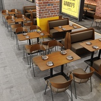 Set Tavolo e Sedie in Stile Industriale per Ristoranti, Caffè e Bar con Imbottitura Morbida per Sedute di Gruppo e Panche Personalizzabili