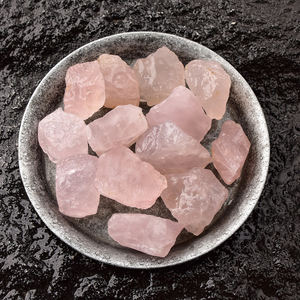 حجر الحب الشفاف المصقول من الكوارتز الوردي الشفاف للشفاء والديكور - Product Image 1