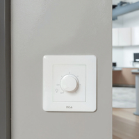 Interrupteur mural LED à intensité variable 300W de MGA Factory, au design moderne et épuré, de haute qualité et conforme aux normes, pour usage domestique et professionnel.