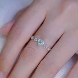 Anello Smeraldo a Cuore T0779 con Pavé, Anello Romantico da Donna con Gemma per Fidanzamento, Gioielli Raffinati - Product Image 3