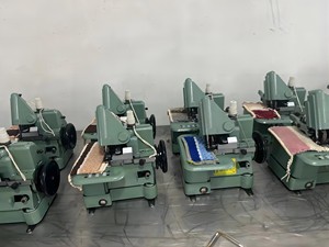 Máquina de Coser Industrial de Tres Hilos QS-309-3 para Rematar Alfombras con Cortador, Máquina de Coser para Mopas y Paños de Piso - Product Image 3