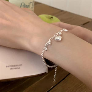 สร้อยข้อมือแฟชั่นรูปหัวใจชุบเงินทองแดงแบบขายส่งสำหรับเป็นของขวัญ - Product Image 3