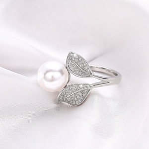 Anello con Perla Finta a Forma di Foglia per Donne, Gioiello Elegante e alla Moda - Product Image 5