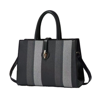 Vente en gros de sac à main personnalisé Little Sling, style coréen unique, fourre-tout décontracté, fermeture éclair, nouveau design de luxe, prix bon marché en polyester noir
