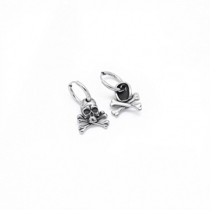 Hip-Hop Skull <b>Clip</b>-<b>On</b> Waterproof <b>Earrings</b> Retro Style Hypoallergenic Surgical 316L Stainless Steel Jewelry for Man and Women - Product Image 2