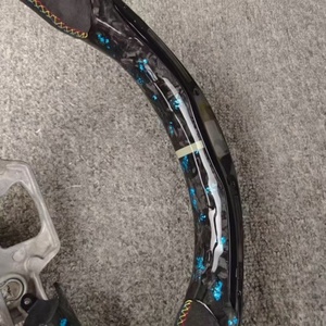 พวงมาลัยรถยนต์ อุปกรณ์ตกแต่งภายในรถยนต์ พวงมาลัยคาร์บอนไฟเบอร์แบบกำหนดเอง สำหรับรถฟอร์ด มัสแตง จีที เชลบี ปี 2015-2023 - Product Image 4