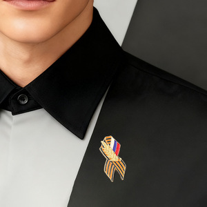 Broche en alliage russe avec finition laquée - Médaille de Saint George, insigne soviétique - Product Image 2