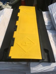 2025 Zhejiang Offre Spéciale protecteur de canal de haute qualité 3 bosse 3 canaux ralentisseur protecteur de câble électrique plancher - Product Image 3