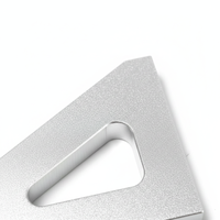Support triangulaire en aluminium usiné CNC sur mesure, support de montage de précision avec trou fendu
