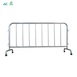 Barrière de circulation durable en acier inoxydable 201 de 2000*1000mm, réflecteur prismatique haute intensité pour la circulation routière extérieure - Product Image 1