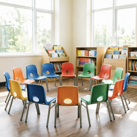 Chaise de salle à manger scolaire ergonomique empilable sans accoudoirs Flyfashion en plastique moderne avec patins à billes métalliques, trous de ventilation et cadre thermolaqué