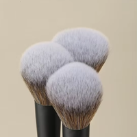 MSQ Pinceau de maquillage simple végétalien manche en bois synthétique pour outil de beauté pour le visage compatible avec les cheveux synthétiques et le fard à joues en poudre
