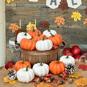 Grande citrouille artificielle blanche et orange en mousse avec feuille d'érable pour la décoration intérieure, l'Halloween et les loisirs créatifs - Product Image 1