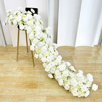 Chemin de table de mariage de la série blanche, fleurs artificielles réutilisables, chemin de table floral, décoration personnalisable, décoration florale pour allée