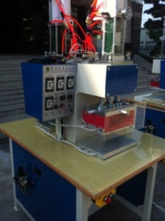 Nouveau produit 21KVA Double tête pédale haute fréquence gaufrage Machine pour cheveux éponge et autres soudage et coupe