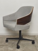 Banc de loisirs moderne en contreplaqué courbé avec assise en forme de couronne pour usage domestique, style panneau de bois pour salon