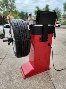 Wirtschaftliche Manuelle Einstellbare Achsvermessungs- und Reifenwuchtmaschine mit 1g Präzision 1000mm Max. Raddurchmesser - Werkspreis - Product Image 5