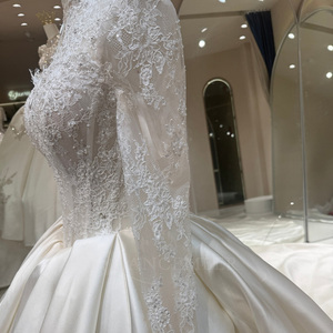 Robe de mariée de luxe Dw0215 avec corsage en dentelle, manches longues transparentes, dos lacé, jupe en satin intégral, Jancember - Product Image 2