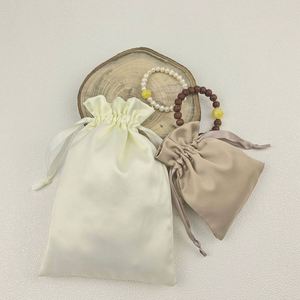 Sacs de luxe personnalisés avec logo imprimé pour perruques, pochettes à cordon en satin de soie pour extensions capillaires et mèches de cheveux - Product Image 2