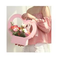 Vente en gros Emballage de boîtes cadeaux à fleurs roses en forme de cœur Boîte à fleurs pour bouquet de savon de rose biodégradable avec dossier en ruban