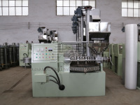 Presse à vis pour l'extraction d'huile, extracteur d'huile pour huile brute pressée, équipement de purification d'huile pour éliminer les impuretés et les boues