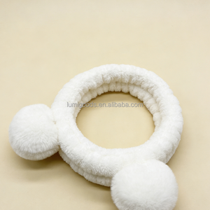 Bandeau de yoga et de fitness blanc personnalisé avec logo pour femmes et filles, en flanelle douce et polaire corail, réglable, pour le maquillage et le lavage du visage, idéal pour les soins de la peau - Product Image 4