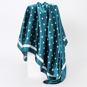 Sciarpa Quadrata di Lusso in Raso con Stampa Leopardata e Bordo <span class=keywords><strong>Nero</strong></span> Dorato, Stampa Digitale Personalizzata Effetto <span class=keywords><strong>Seta</strong></span> per Donne - Product Image 6