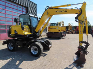 Pelle multifonction sur chenilles originale de la Corée Hyundai 55-7 Hyundai à haut rendement en bon état en vente - Product Image 6