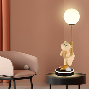 Moderna Lampada Elettrica a Forma di Orso Polare in Resina per Decorazione di Soggiorno, Scrivania e Vetrinetta del Vino - Product Image 3
