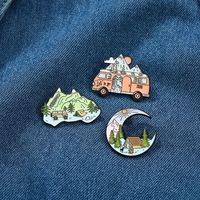 Broches en émail personnalisées - Paysage de randonnée, sommet enneigé, design de dessin animé, broche en métal 3D, attache papillon, objet de collection artistique, extérieur