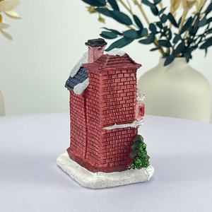 Luces LED creativas hechas a mano para casa de pueblo navideño con forma de castillo, adornos de resina miniatura de alta calidad, nuevas decoraciones navideñas de resina miniatura. - Product Image 6