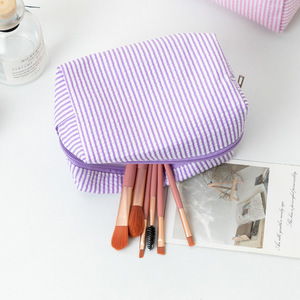 Wholesale Ladies Lightweight Seersucker Makeup Bag Stripe <strong>Zipper</strong> <strong>Pouch</strong> Candy Color Travel Cosmetic Bag for Women - Product Image 6